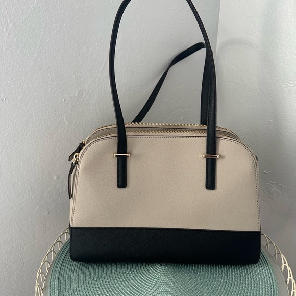 Kate Spade Tote - Picture 2 of 16